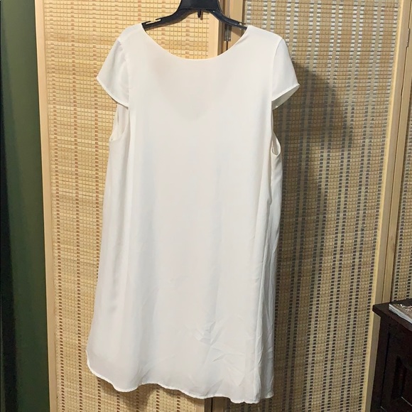 White dress - Picture 4 of 4